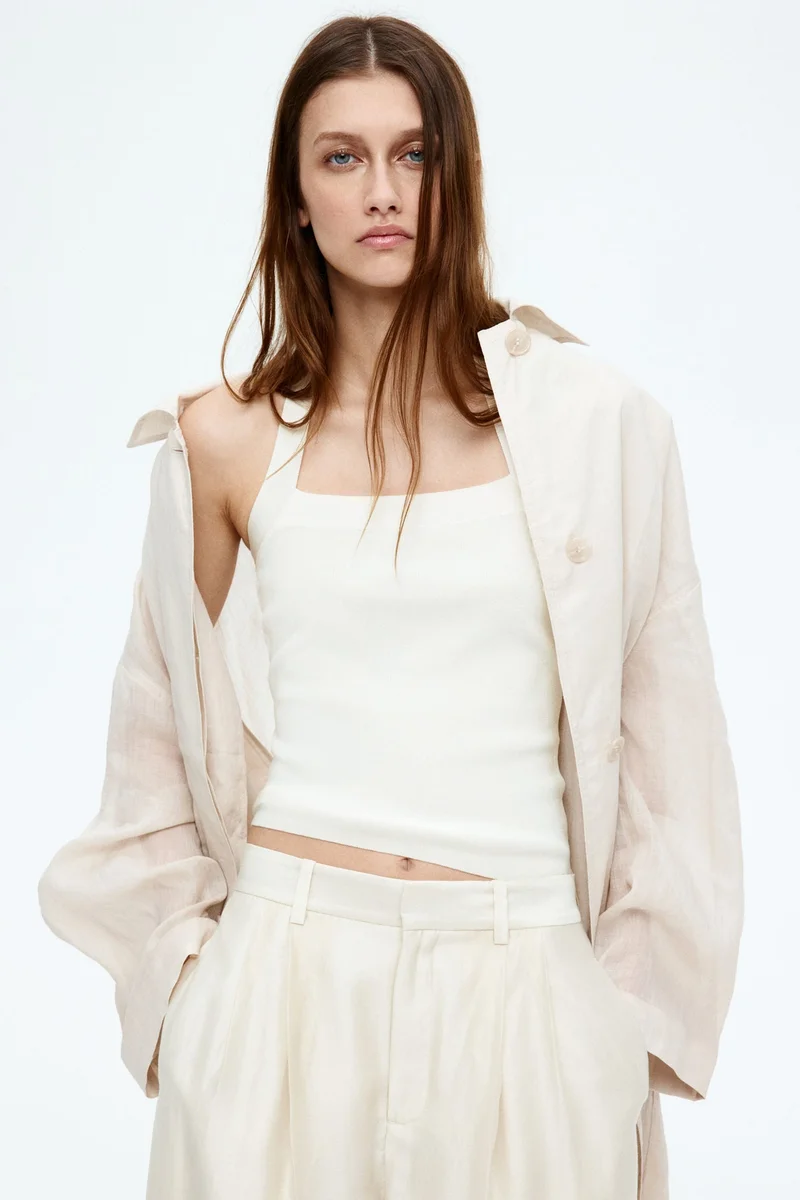 اتش اند ام بلوزة محبوكة بتصميم ملفوف حول الرقبة